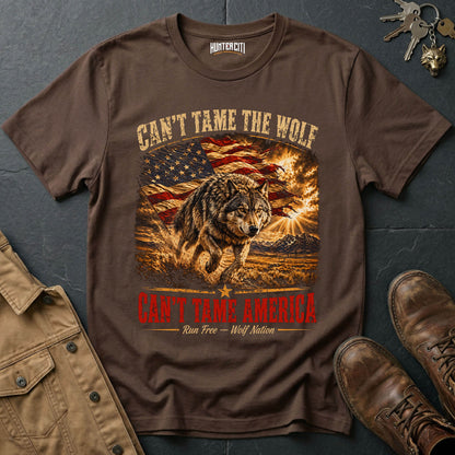 Can't Tame the Wolf Can't Tame America T-Shirt — Patriotic Running Wolf Graphic Tee USA Freedom Gift for Men