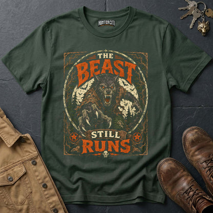 The Beast Still Runs - Werewolf Chase Horror Vintage Wolf Halloween T Shirt